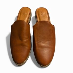 Universal Thread Tan Leather Mules